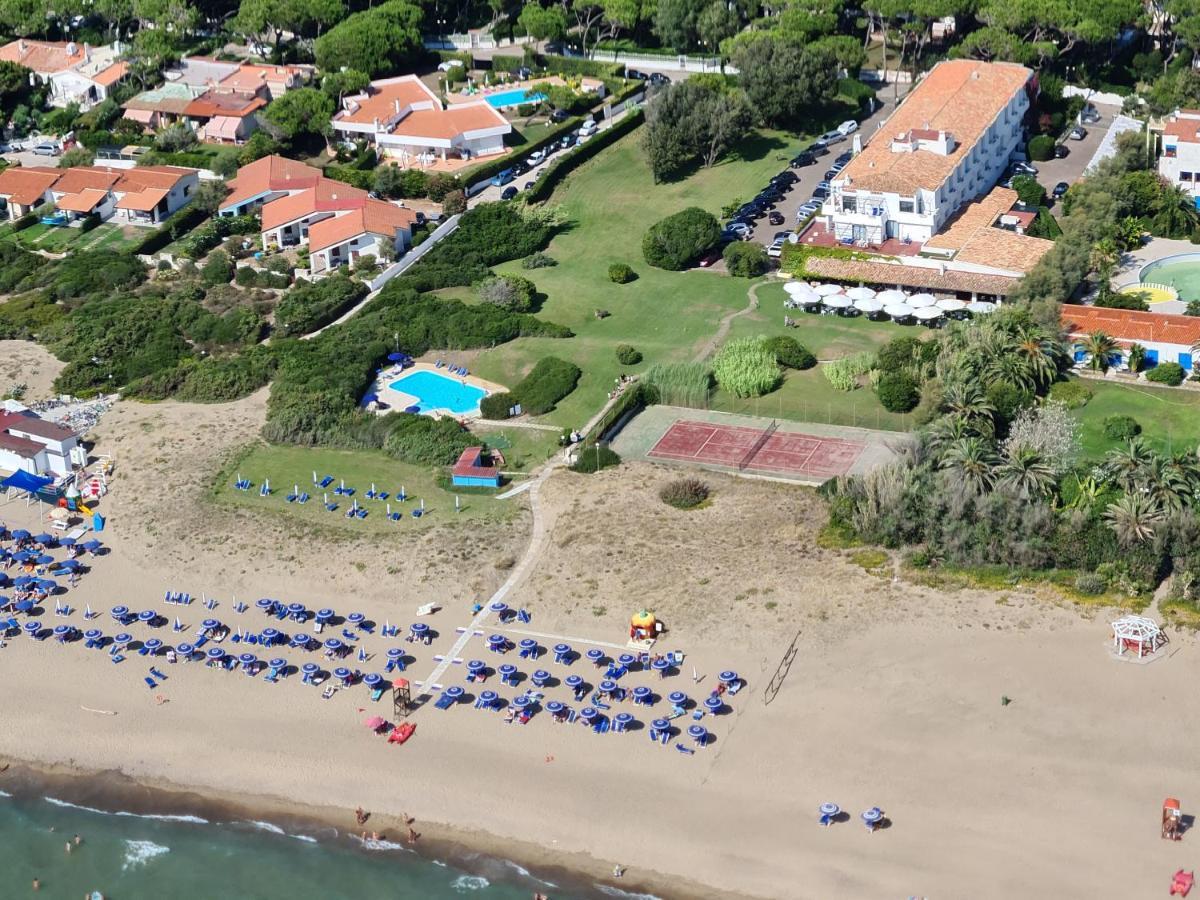 Hotel Della Baia Baia Domizia Buitenkant foto