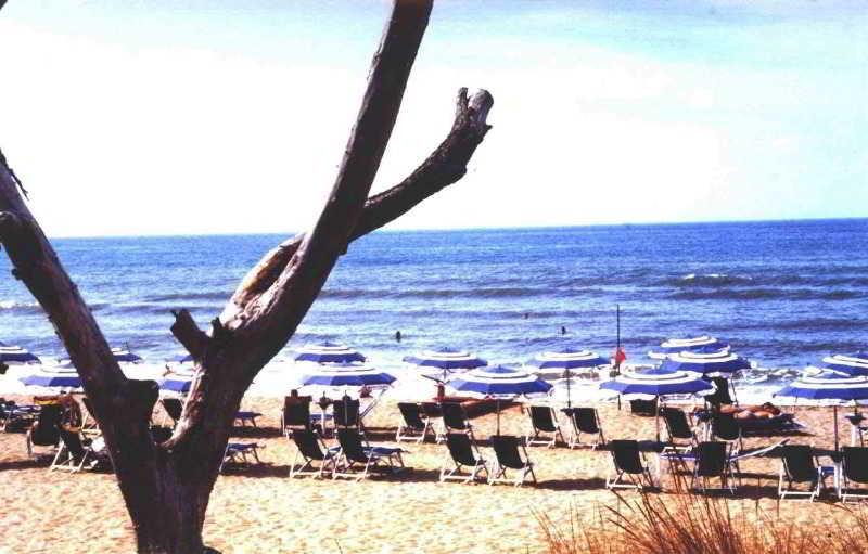 Hotel Della Baia Baia Domizia Buitenkant foto