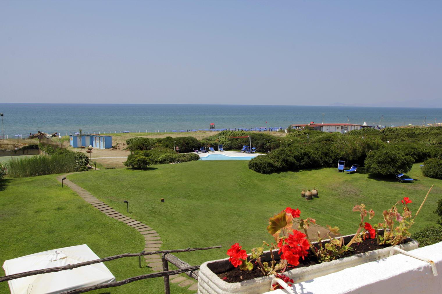 Hotel Della Baia Baia Domizia Buitenkant foto