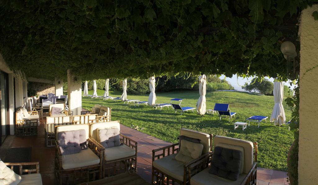 Hotel Della Baia Baia Domizia Buitenkant foto