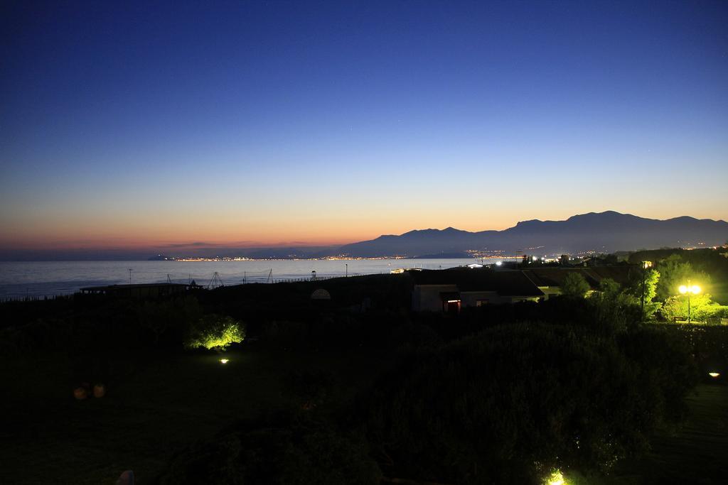 Hotel Della Baia Baia Domizia Buitenkant foto
