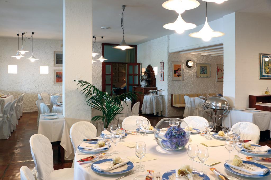 Hotel Della Baia Baia Domizia Buitenkant foto