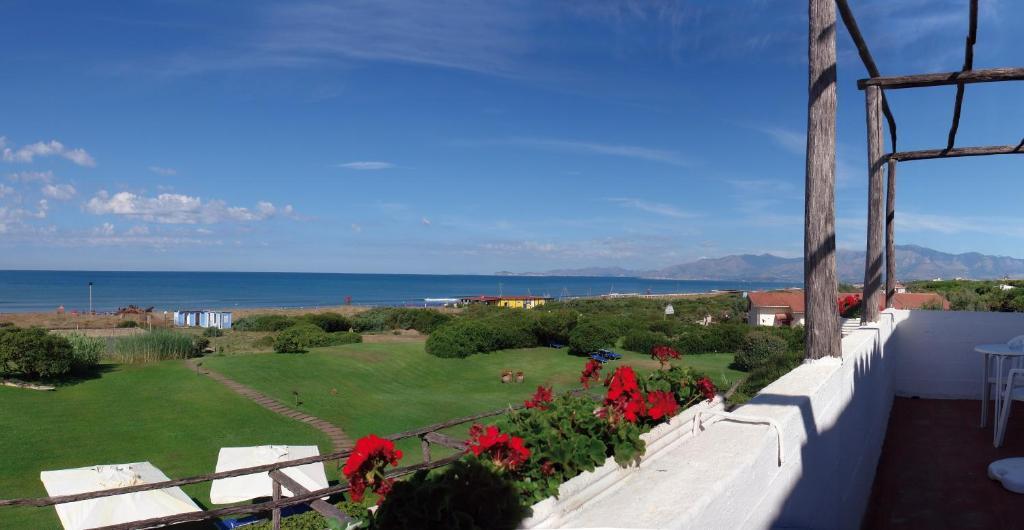 Hotel Della Baia Baia Domizia Buitenkant foto