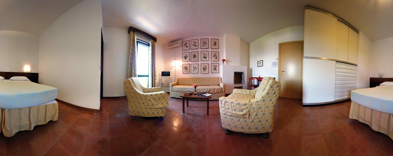 Hotel Della Baia Baia Domizia Buitenkant foto
