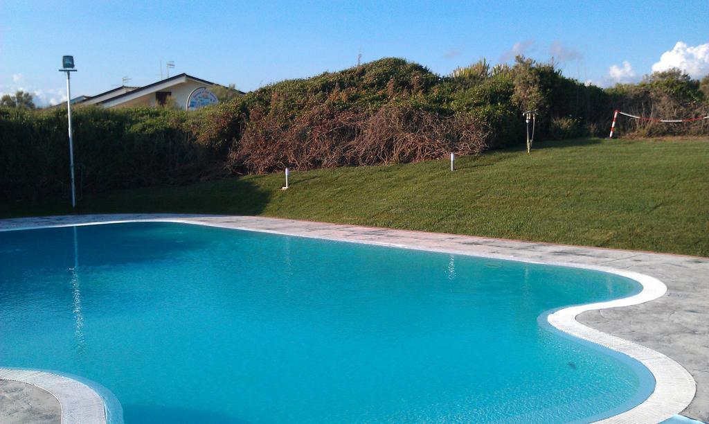 Hotel Della Baia Baia Domizia Buitenkant foto